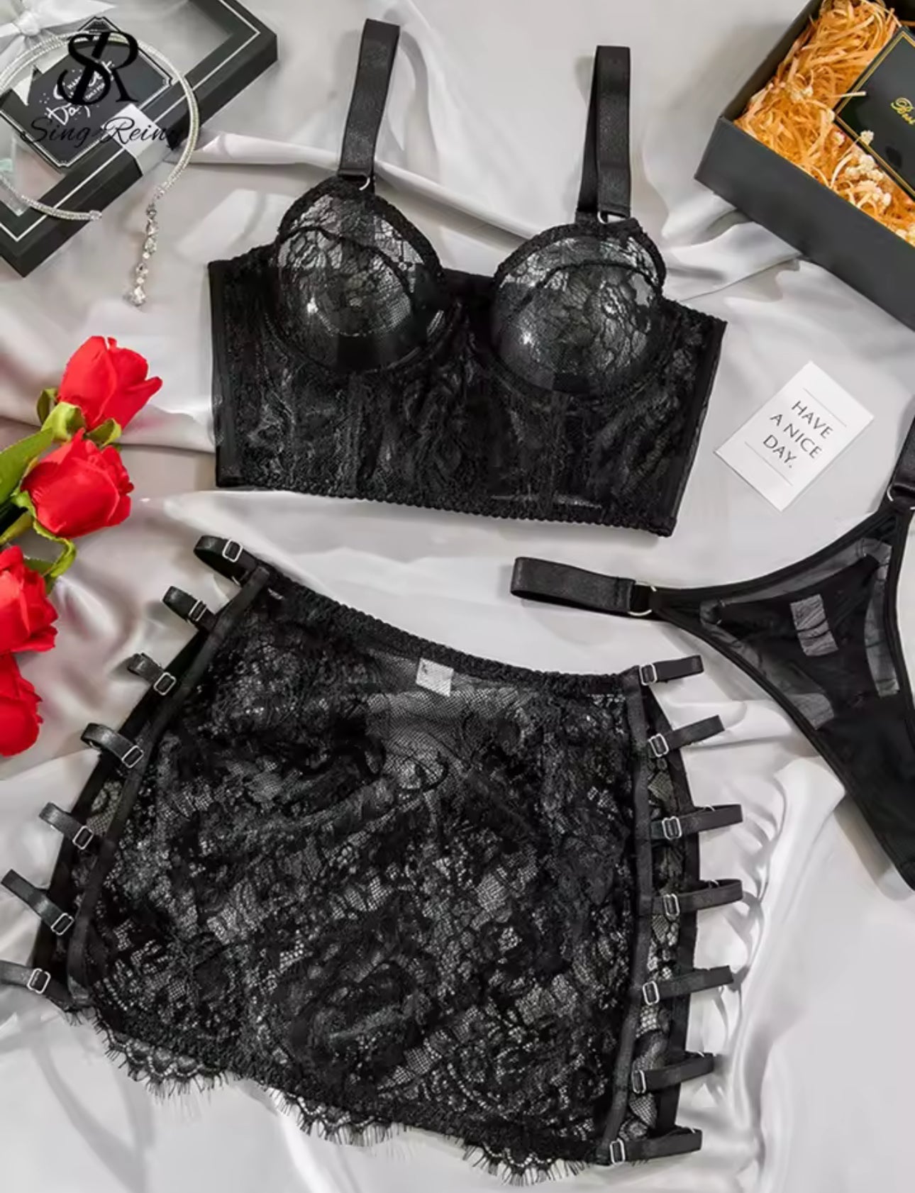 Amber Rouge Desir Lingerie Set Za Žene Bustier Konturiran Suknja S Bočnim Rezovima I Gaćice Usklađene