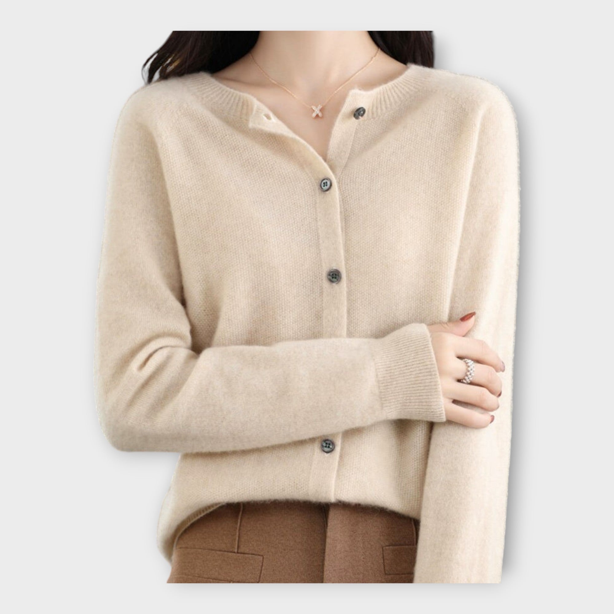 Elegantan Kardigan sa Gumbima za Sve Prilike Stil Premium