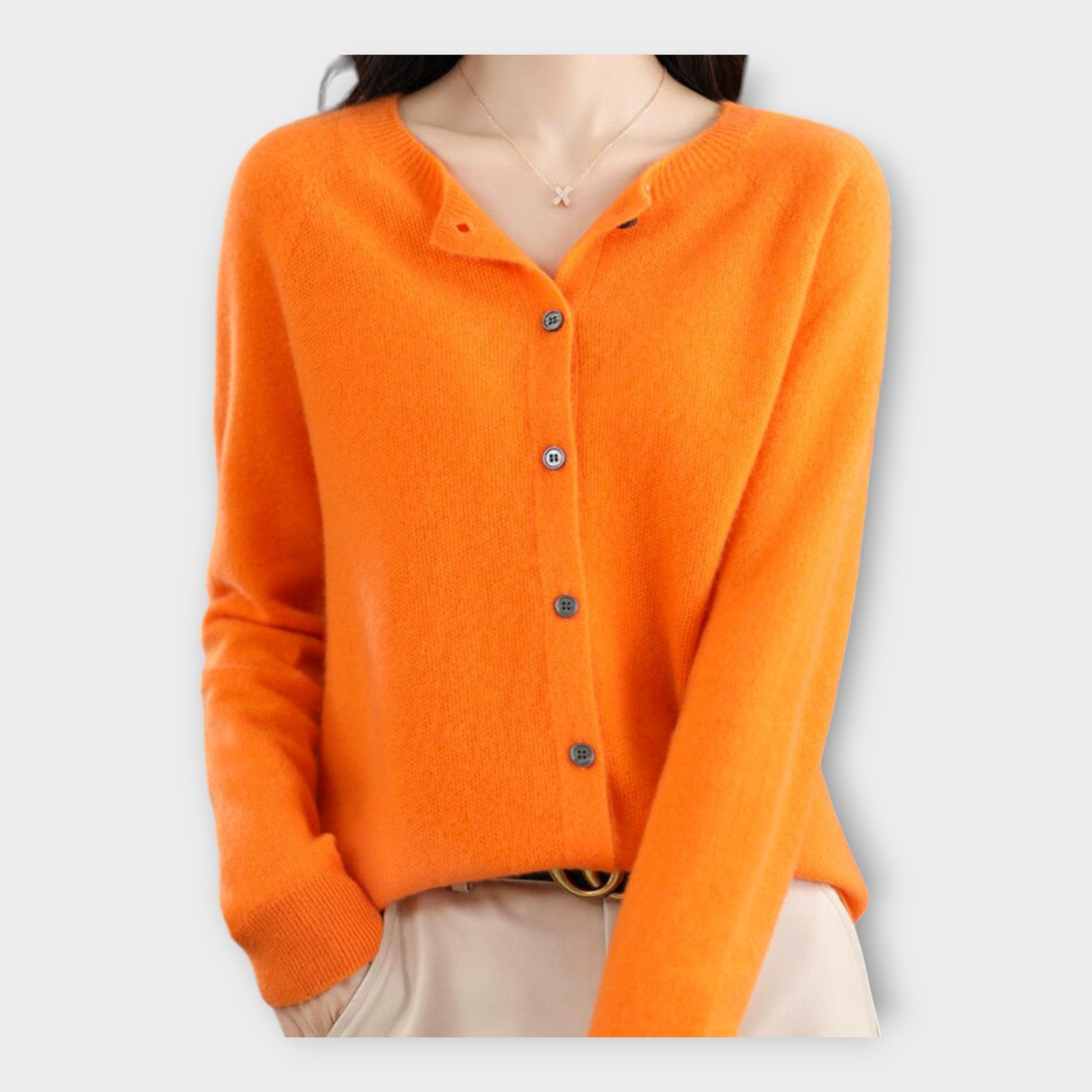 Elegantan Kardigan sa Gumbima za Sve Prilike Stil Premium