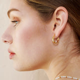 Marina Twist Hoop Naušnice S 18K Zlato Pozlaćene Na Mesing Bazi S Anti Tarn Slojem I Futrolom Od Umjetnog Nubuka