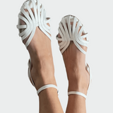 Ravne Sandale S Pletenim Remenima Za Elegantne Večeri