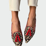 Mokasine S Oštrim Vrhom I Resicama U Životinjskom Uzorku