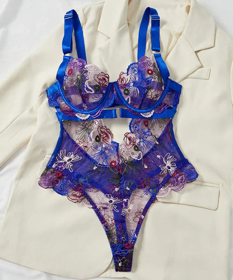 Monica Conjunto De Lencería En Malla Elegante Con Bordado Floral Y Detalles Recortados - Hala Madrid