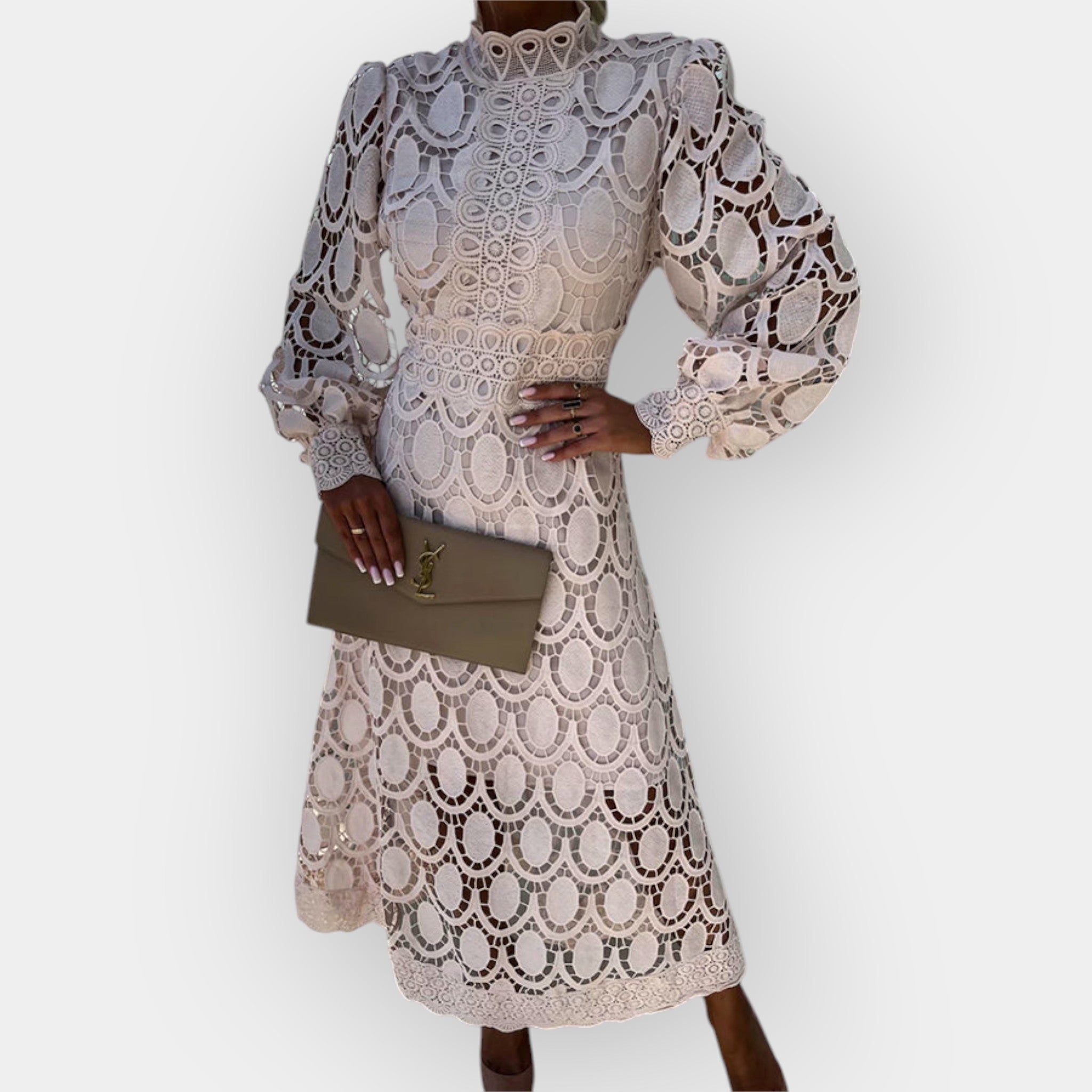 Romantična Haljina S Detaljima Čipke I Laganom Tkaninom