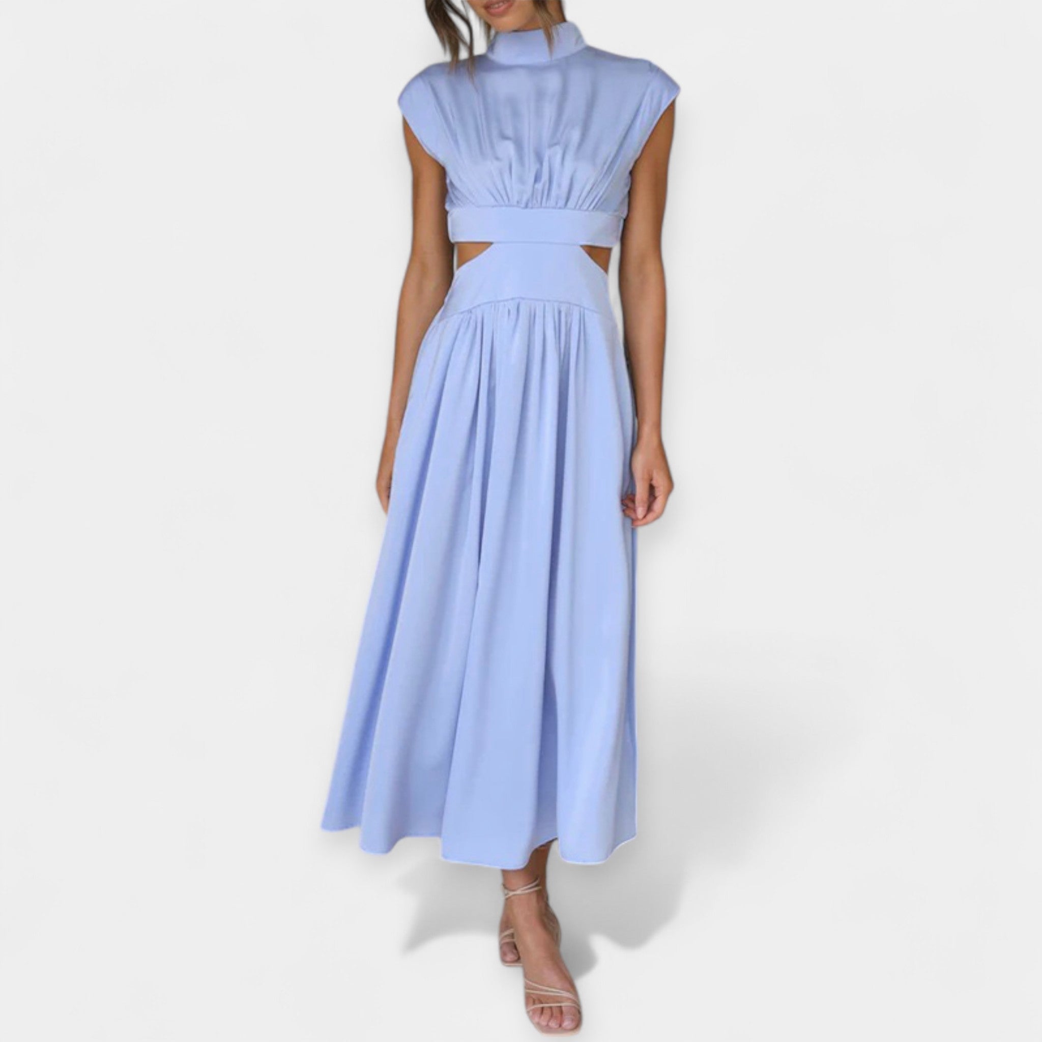 Elegantna Haljina S Visokim Vratom Kratkim Rukavima