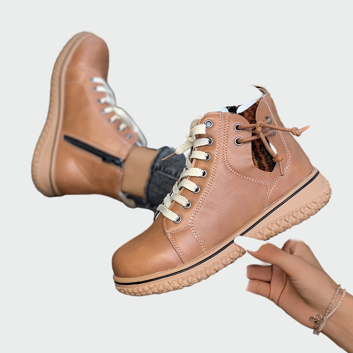 Ortopedske Kožne Gležnjače Sa Bočnim Zatvaračem Crne Sa Sivim Vezicama Za Casualno Nošenje I Dugotrajnu Podršku