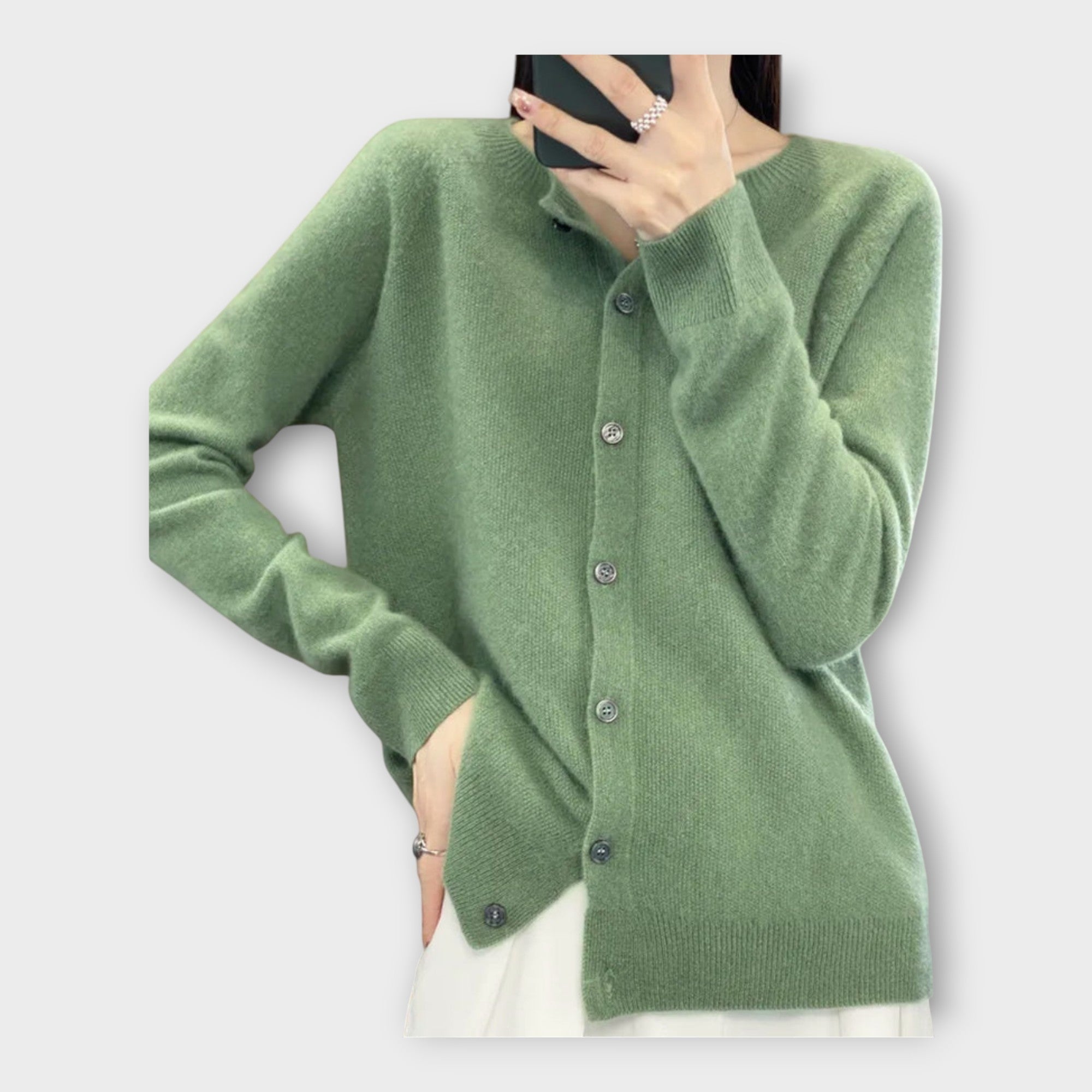 Elegantan Kardigan sa Gumbima za Sve Prilike Stil Premium