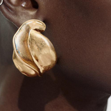 Esmée Nepravilne Cvjetne Naušnice Delikatan Cvjetni Dizajn I Jedinstven Oblik Za Modnu Izjavu