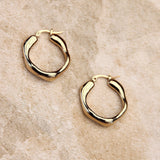 Neve Zlatne Kružne Naušnice S Neobičnim Oblikom Od Polirane Cinkove Legure Za Moderan I Elegantan Stil