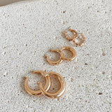 Klasične Zlatne Obručne Naušnice Set Sa Twist Detaljem I Dvije Masivne Veće Naušnice