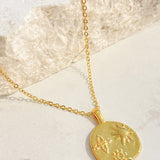 Ogrlica Obložena Zlatom Sa Privjeskom Ocean Charm Elegantna Sa Sigurnim Zlatim Zatvaračem I Dolazi U Luksuznoj Vrećici