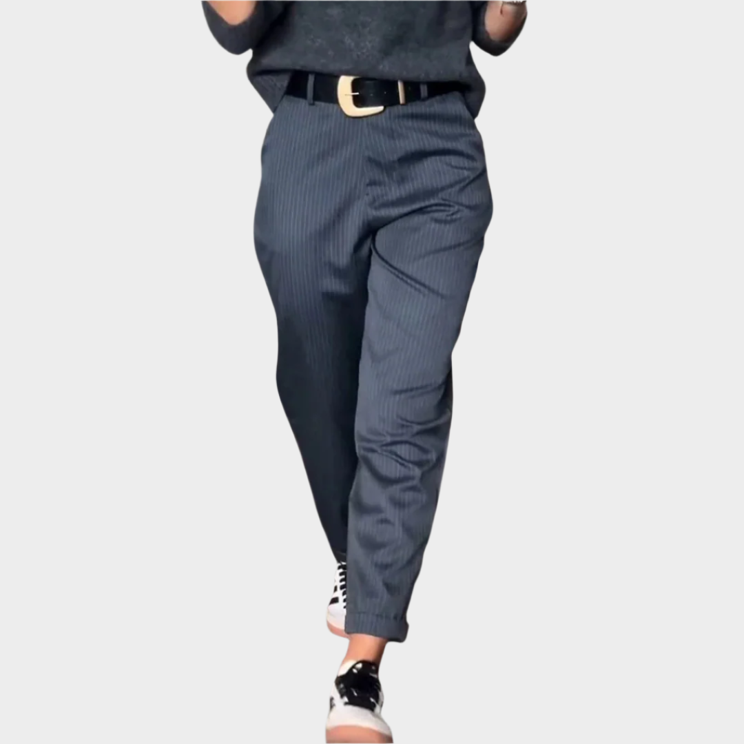 Elegantne Hlače S Prugastim Uzorkom Šavovima Za Udoban Stil