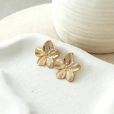 Breeze Naušnice Zlato Pozlata Cvijet Sa Teksturnim Udubljenjima I Stražnjim Zaključkom