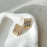 Rina Zlatne Naušnice Sa Teksturiranim Metalom I Čepom Za Zatvaranje Dužine 3,5 cm I Širine 2,5 cm