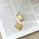 Rina Zlatne Naušnice Sa Teksturiranim Metalom I Čepom Za Zatvaranje Dužine 3,5 cm I Širine 2,5 cm