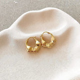 Jaetyn Naušnice Zlato Sa Geometrijskim Nepravilnim Oblikom Sa Klipsom Pad Od 3 cm Širina 2,5 cm