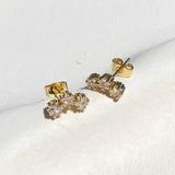 Sophie Naušnice Zlatne Boje Sa Tri Sjajna Kamenčića Za Elegantnu Izjavu I Svaki Dan