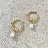 Twist Pearl Drop Naušnice Zlato Premaz Na Mesingu Sa Slatkovodnim Biserima Kolekcija Lustre I Sage