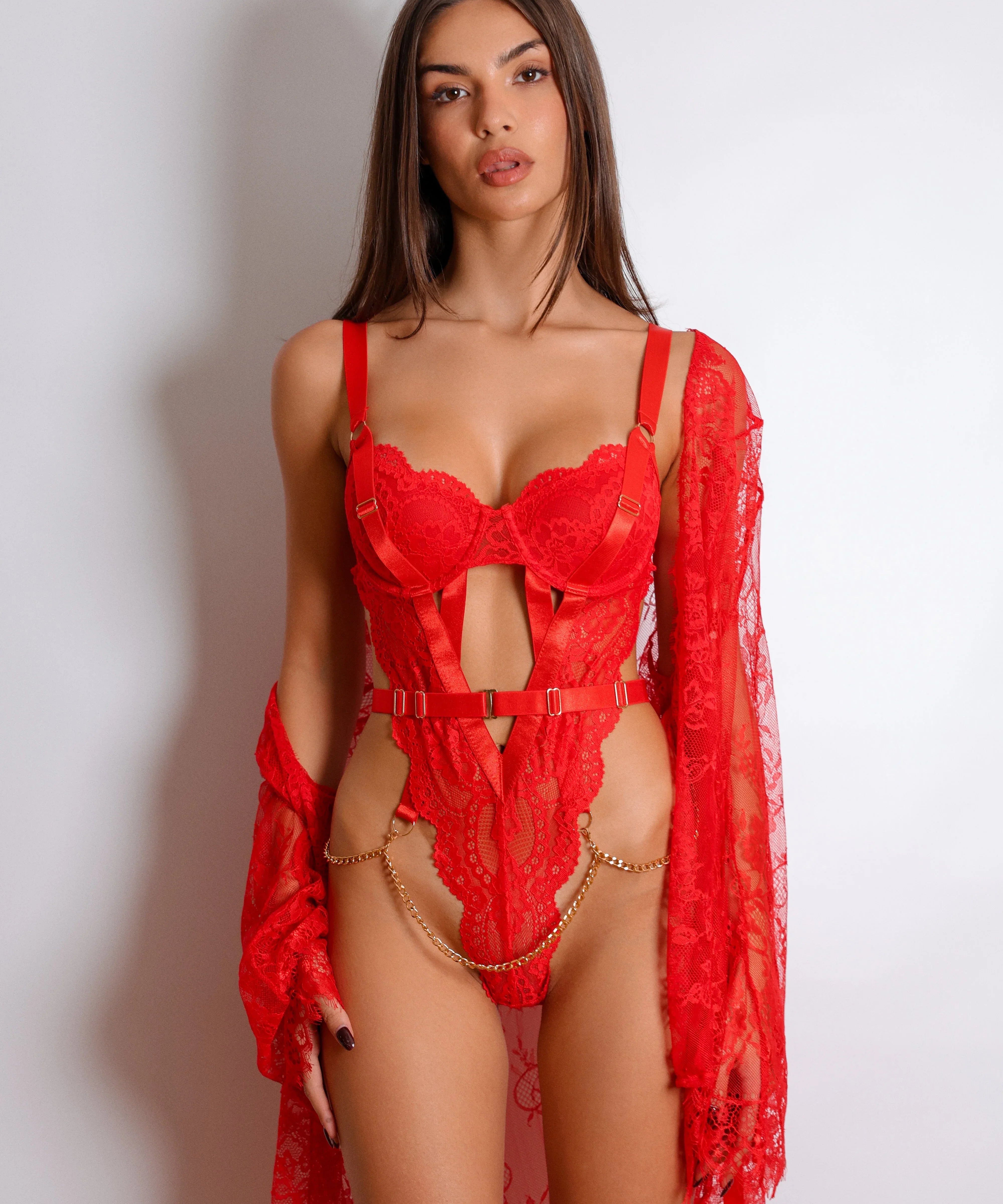 Body Luxe Aurelle Con Detalles En Cadena Y Encaje Y Malla Para Mujer Seductora Y Contorno Corporal Marcado - Hala Madrid