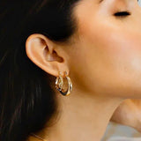 Klasične Zlatne Obručne Naušnice Set Sa Twist Detaljem I Dvije Masivne Veće Naušnice