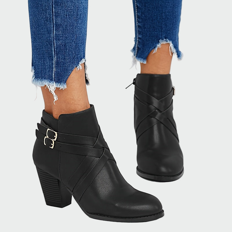 Ortopedske Kožne Ženske Čizme U Smeđoj Boji Sa Trakama I Bočnim Zatvaračem Za Udoban Hod