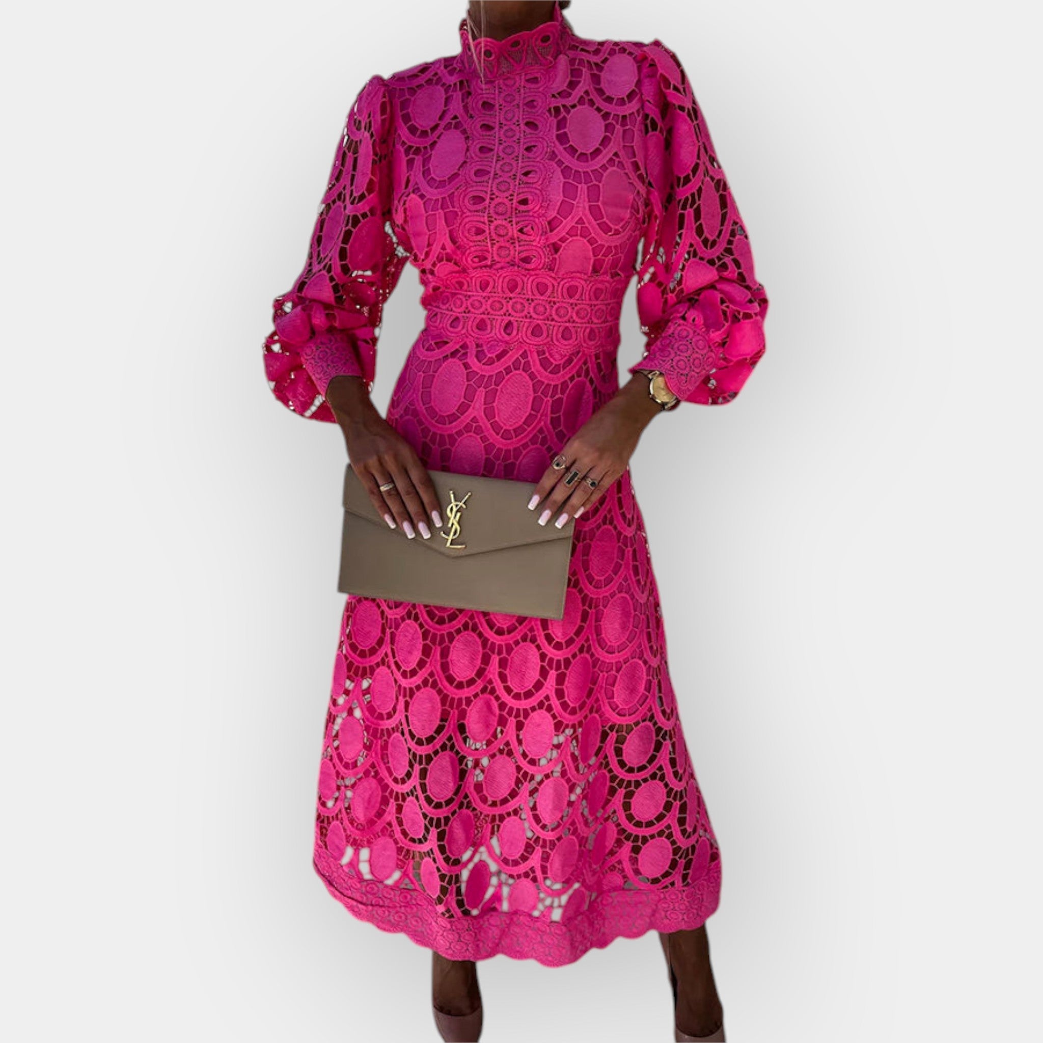 Romantična Haljina S Detaljima Čipke I Laganom Tkaninom