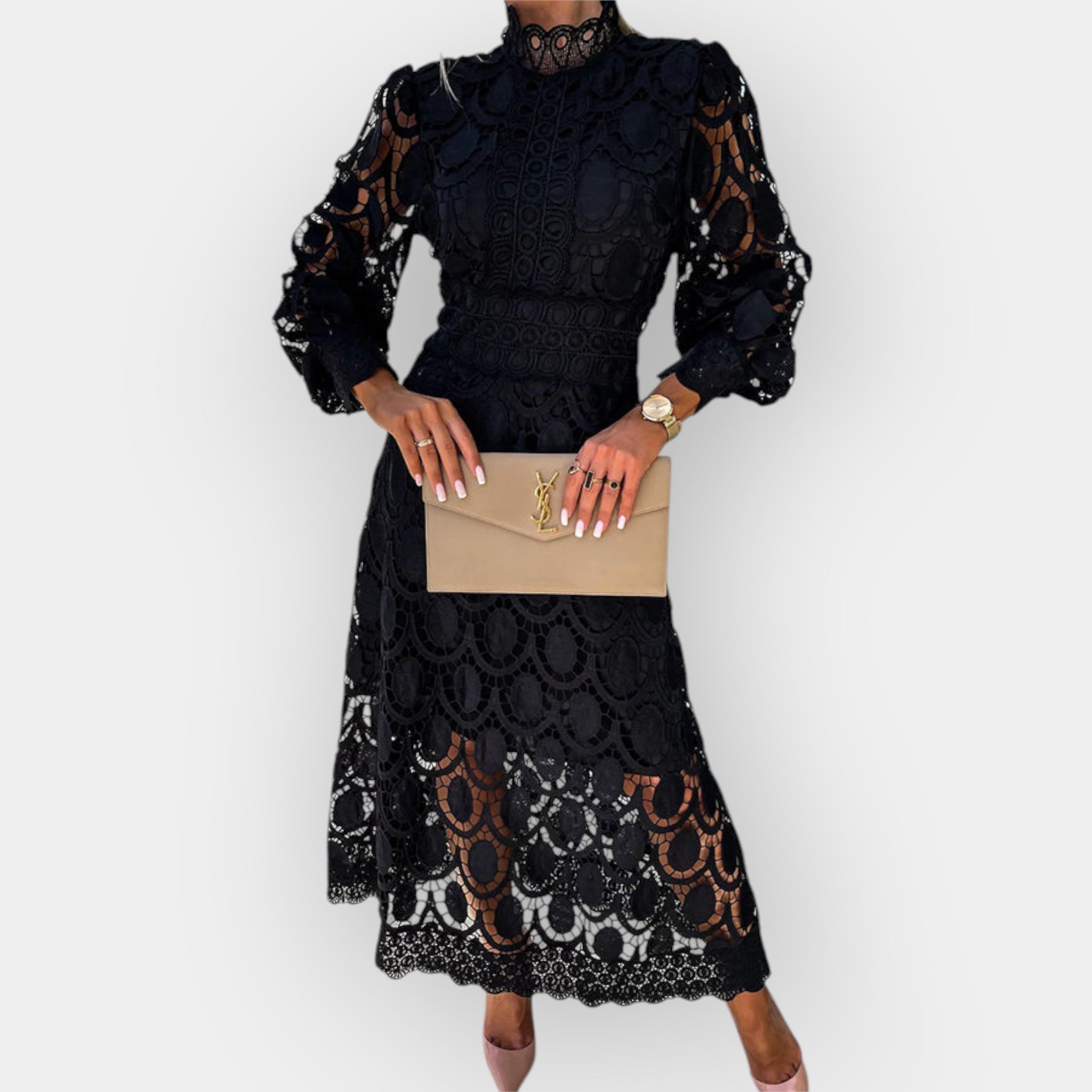 Romantična Haljina S Detaljima Čipke I Laganom Tkaninom