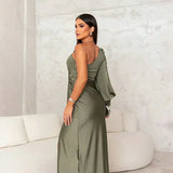 Melyssa Elegantna Jednoredna Večernja Maxi Haljina Sa Sjajnom Fluidnom Tkaninom I Drapiranom Siluetom