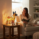 Spike Lampa s Vitražom Privlači Pažnju Živopisnim Bojama