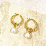 Twist Pearl Drop Naušnice Zlato Premaz Na Mesingu Sa Slatkovodnim Biserima Kolekcija Lustre I Sage