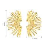 Metalne Sektorske Polukružne Naušnice Modernog Dizajna Za Elegantan I Svestran Stil