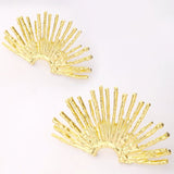 Metalne Sektorske Polukružne Naušnice Modernog Dizajna Za Elegantan I Svestran Stil