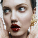 Metalne Sektorske Polukružne Naušnice Modernog Dizajna Za Elegantan I Svestran Stil