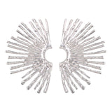 Metalne Sektorske Polukružne Naušnice Modernog Dizajna Za Elegantan I Svestran Stil