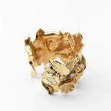 Metalna Narukvica S Teksturiranim Cvjetnim Uzorkom Za Svečane I Svakodnevne Prigode