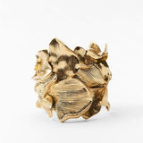 Metalna Narukvica S Teksturiranim Cvjetnim Uzorkom Za Svečane I Svakodnevne Prigode