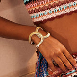 Metalna Teksturirana Geometrijska Narukvica Sa Modernim Dizajnom Za Sve Prigode I Svakodnevnu Eleganciju