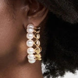 Naušnice Hoop Sa Školjkastim Perlama U Klasičnom Dizajnu Za Svakodnevne I Posebne Prilike